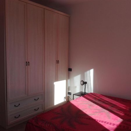 A Santy'S House 1Piano-No Lift-Shuttle A Pagamento-Raggiungibile A Piedi Aeroporto-Fermata Bus Fiera Di Roma A 3 Minuti-Air Condiz Ed Extra Bed For A Fee A Pagamento Apartment Fiumicino Exterior photo
