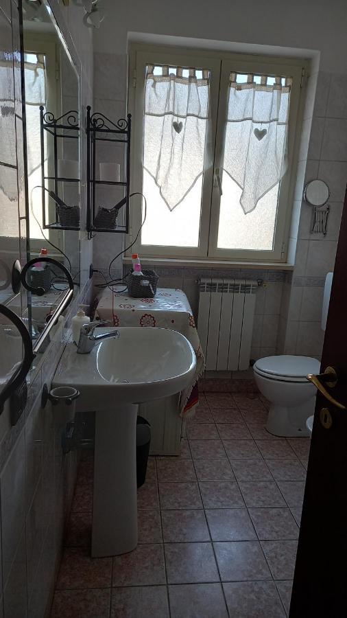 A Santy'S House 1Piano-No Lift-Shuttle A Pagamento-Raggiungibile A Piedi Aeroporto-Fermata Bus Fiera Di Roma A 3 Minuti-Air Condiz Ed Extra Bed For A Fee A Pagamento Apartment Fiumicino Exterior photo