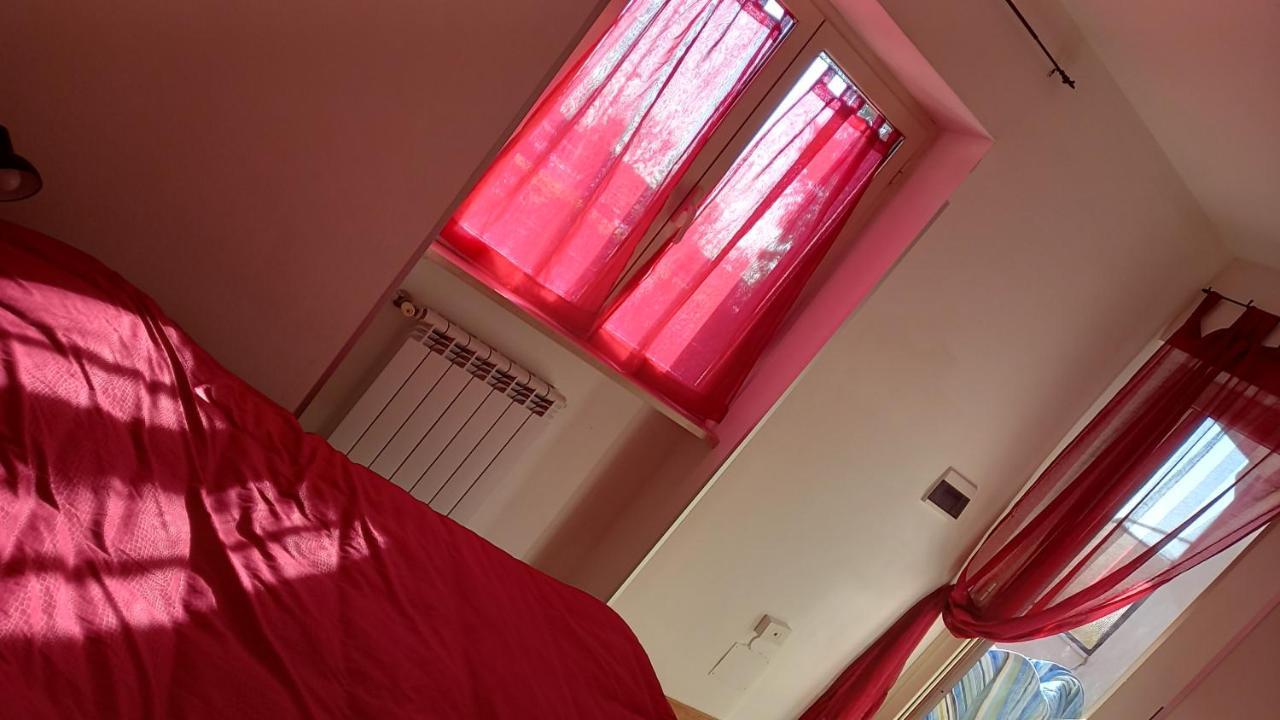 A Santy'S House 1Piano-No Lift-Shuttle A Pagamento-Raggiungibile A Piedi Aeroporto-Fermata Bus Fiera Di Roma A 3 Minuti-Air Condiz Ed Extra Bed For A Fee A Pagamento Apartment Fiumicino Exterior photo